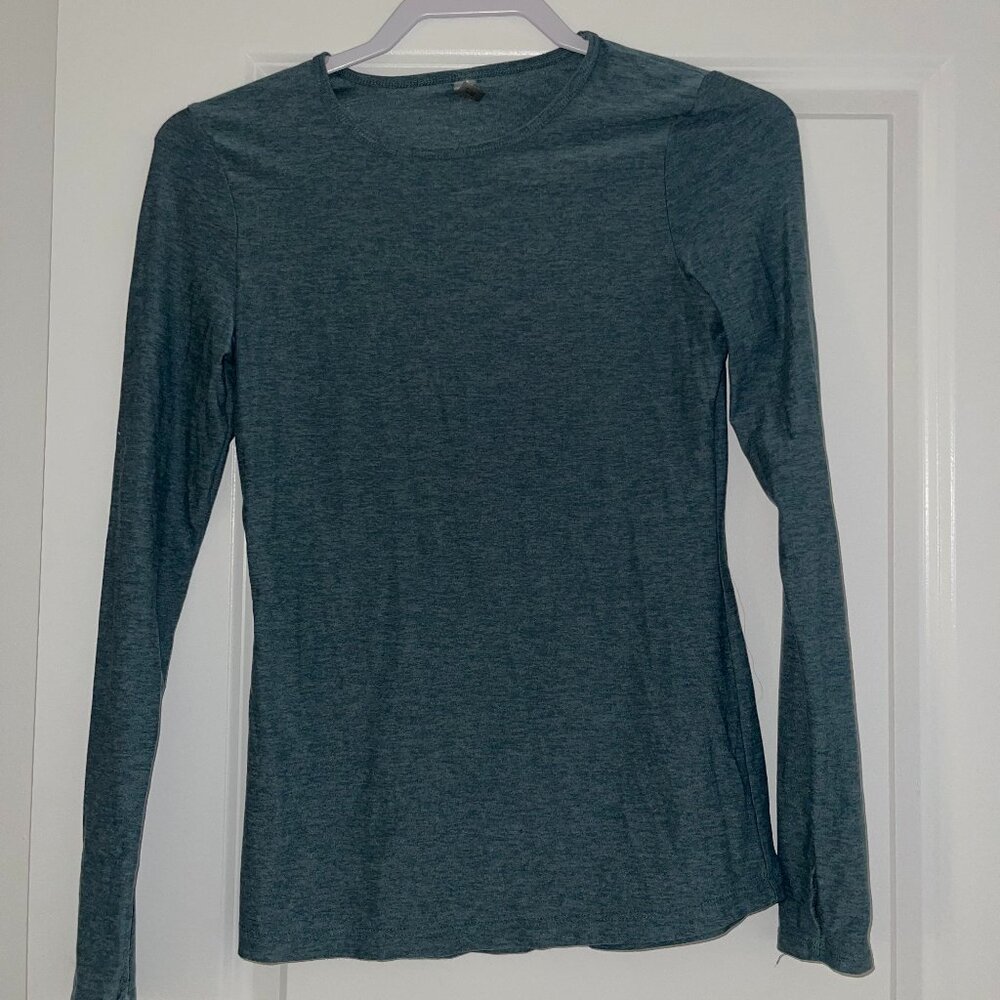 Beyond Yoga Green Featherweight Long Sleeve